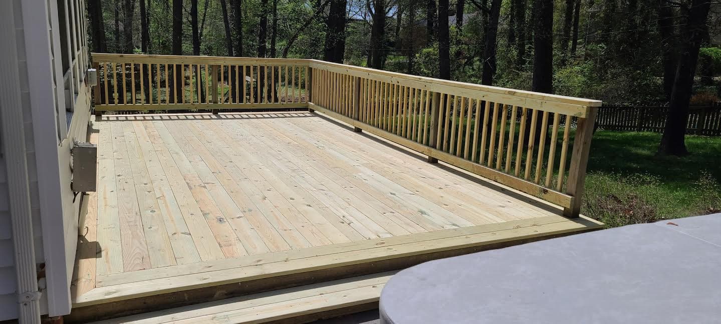 Spacious Midlothian Deck for Relaxation image